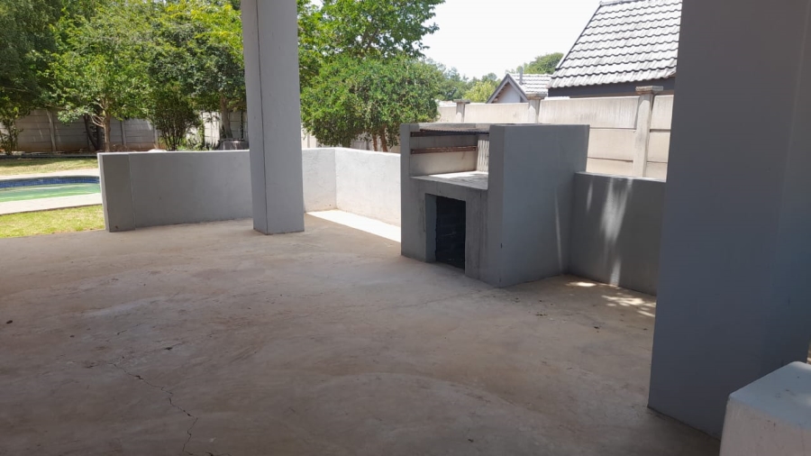 To Let 3 Bedroom Property for Rent in Flamwood North West